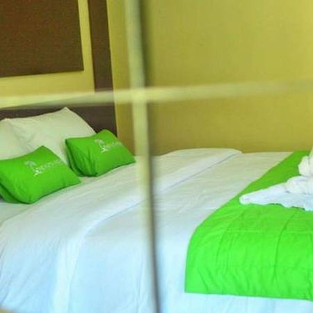 Kuta Indah Hotel Extérieur photo