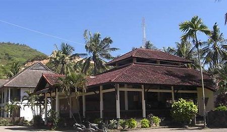 Kuta Indah Hotel Extérieur photo