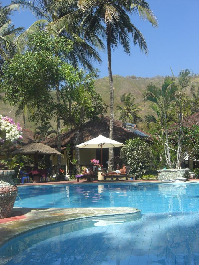 Kuta Indah Hotel Extérieur photo
