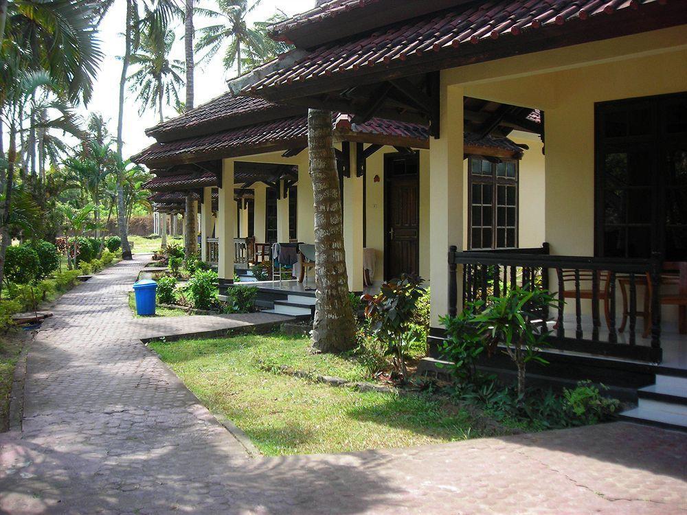 Kuta Indah Hotel Extérieur photo