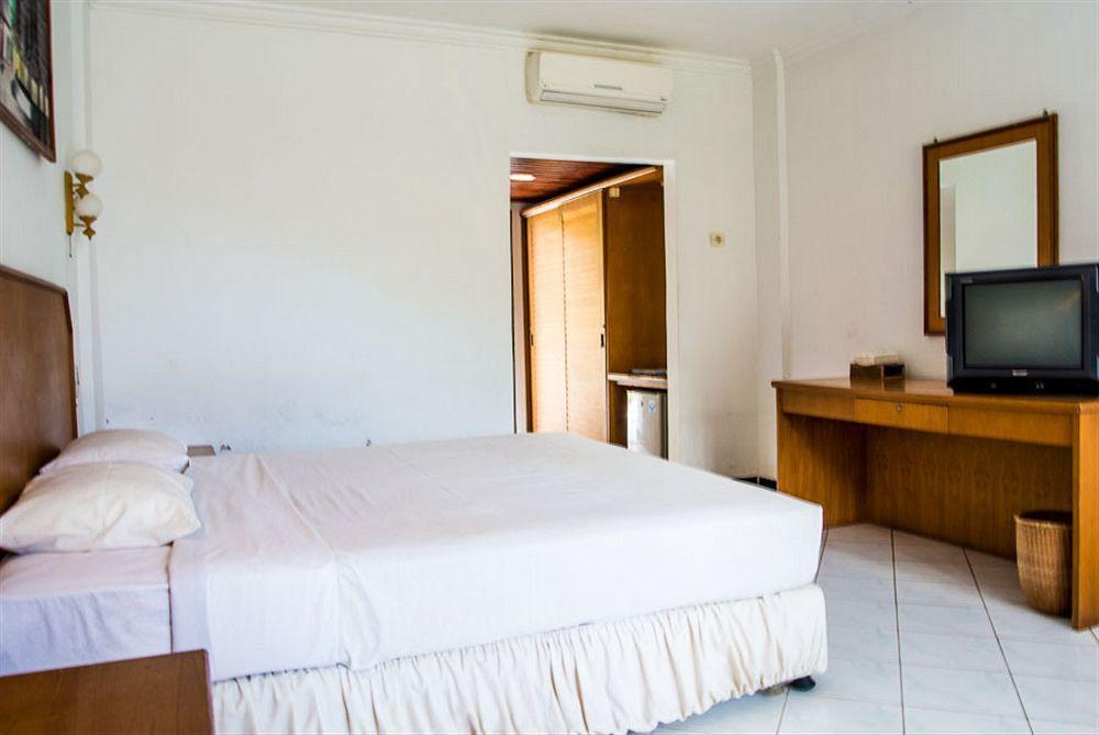 Kuta Indah Hotel Extérieur photo