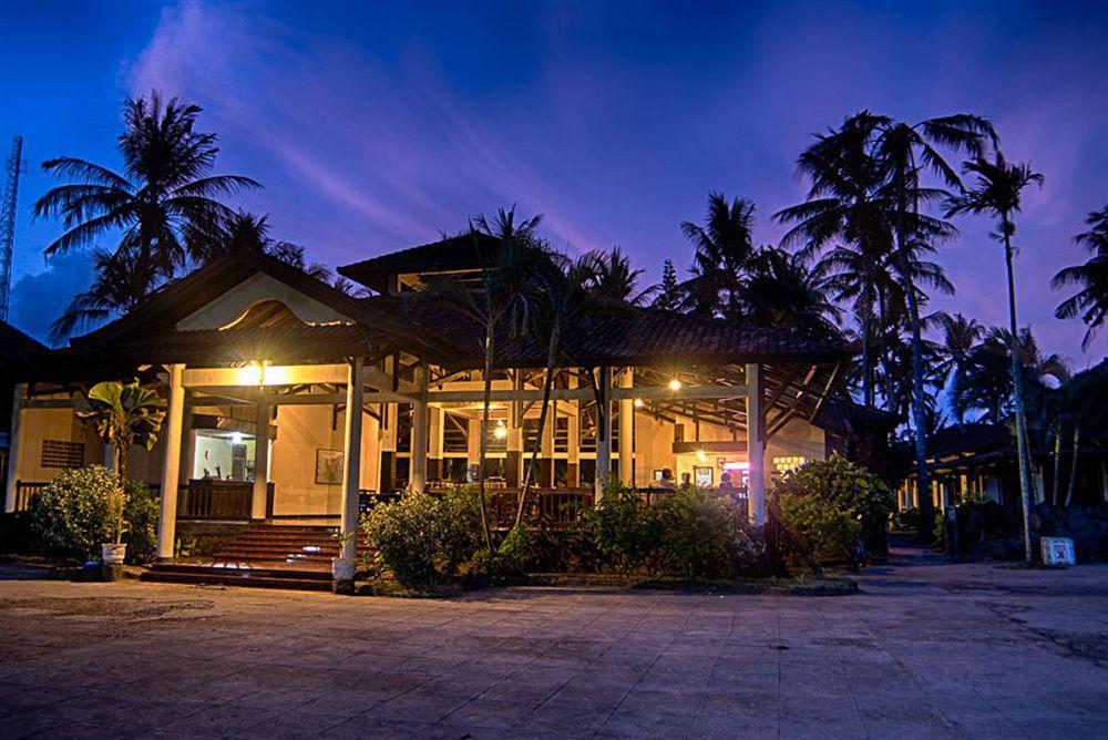 Kuta Indah Hotel Extérieur photo