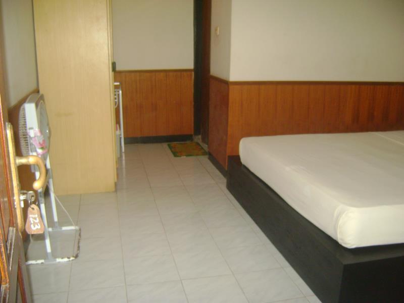 Kuta Indah Hotel Extérieur photo