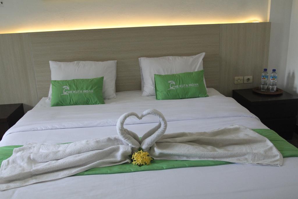 Kuta Indah Hotel Extérieur photo