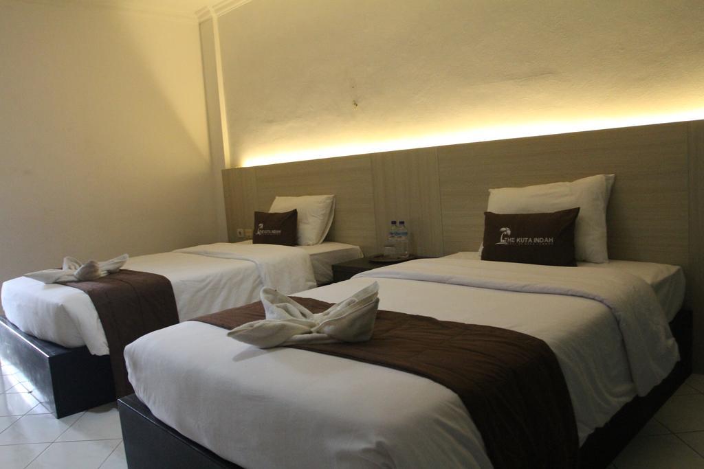 Kuta Indah Hotel Extérieur photo