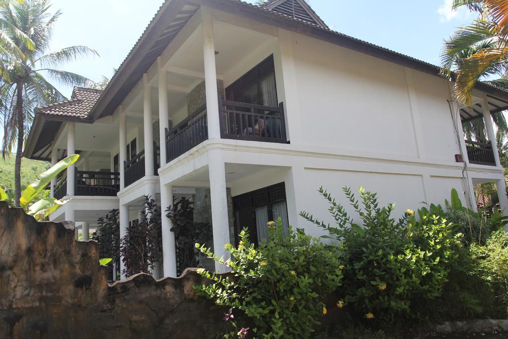 Kuta Indah Hotel Extérieur photo