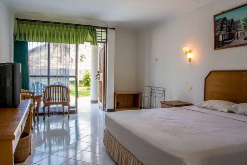 Kuta Indah Hotel Extérieur photo