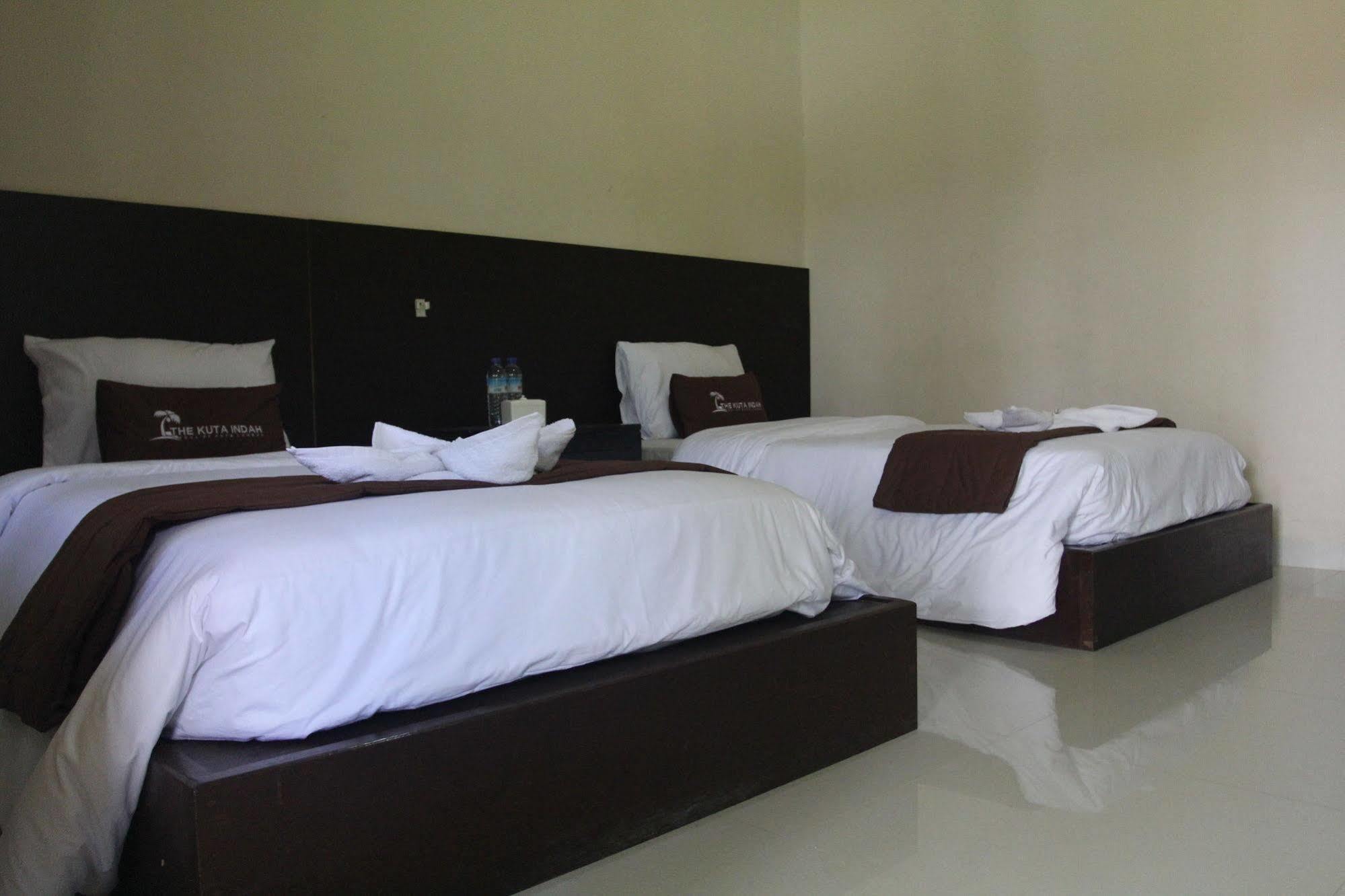 Kuta Indah Hotel Extérieur photo