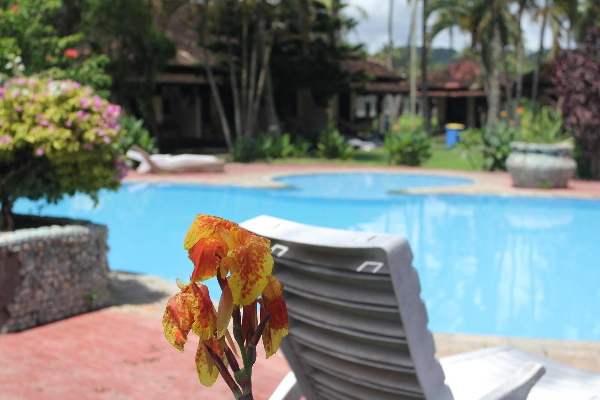Kuta Indah Hotel Extérieur photo