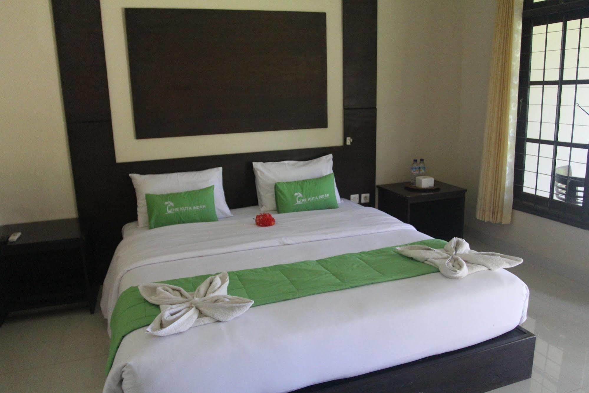 Kuta Indah Hotel Extérieur photo