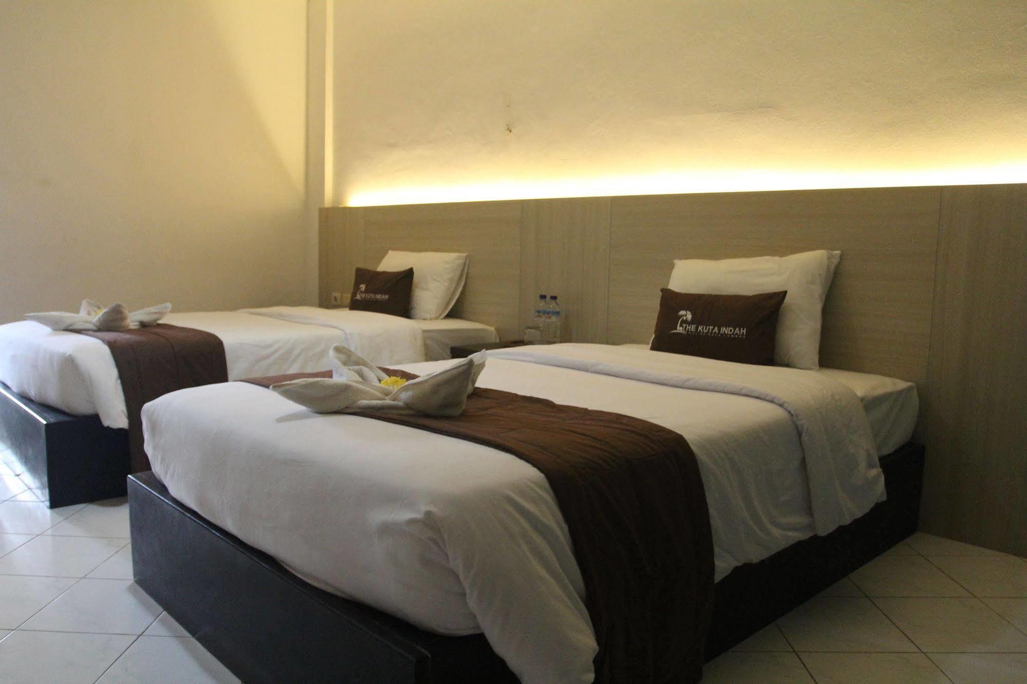 Kuta Indah Hotel Extérieur photo