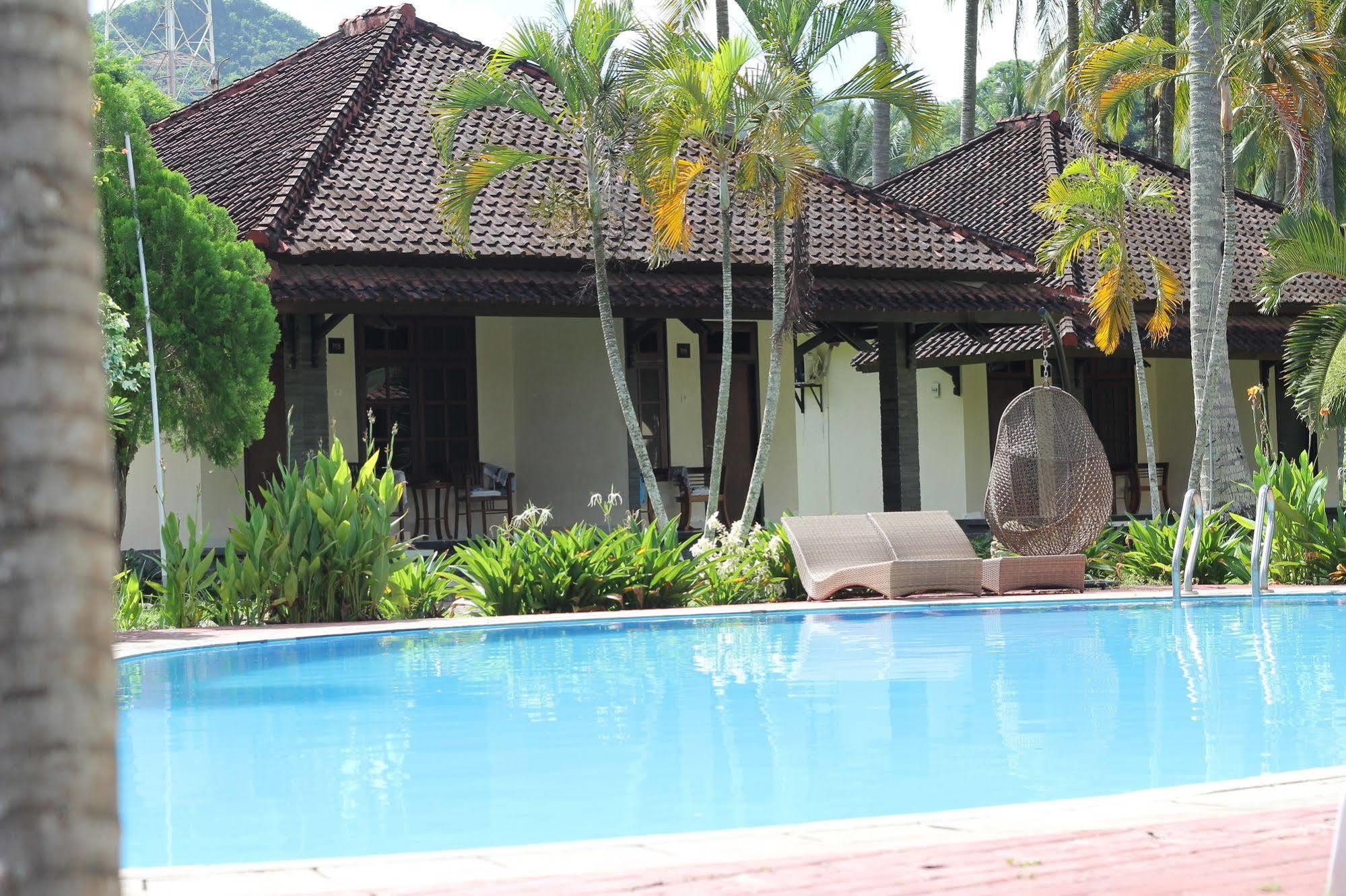 Kuta Indah Hotel Extérieur photo