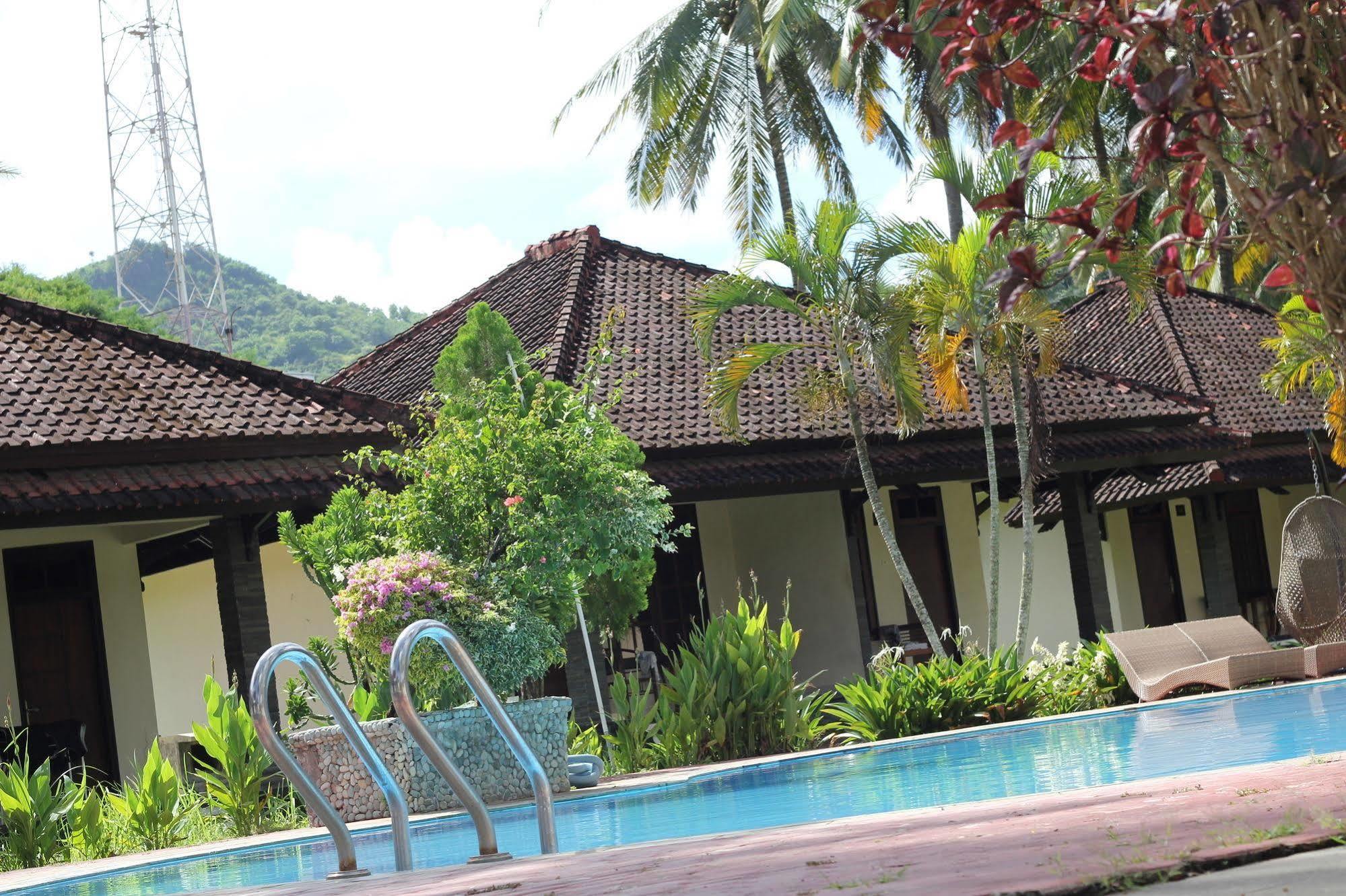 Kuta Indah Hotel Extérieur photo