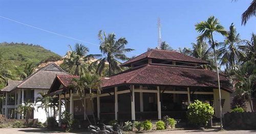 Kuta Indah Hotel Extérieur photo