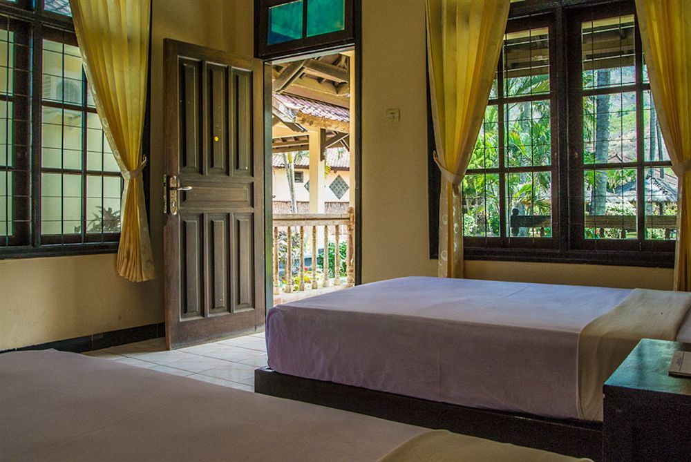 Kuta Indah Hotel Extérieur photo