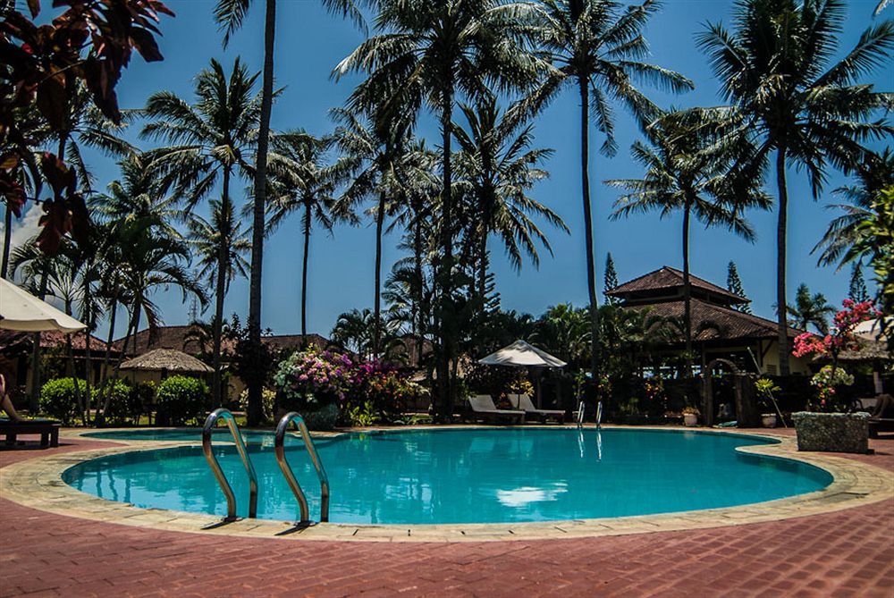 Kuta Indah Hotel Extérieur photo
