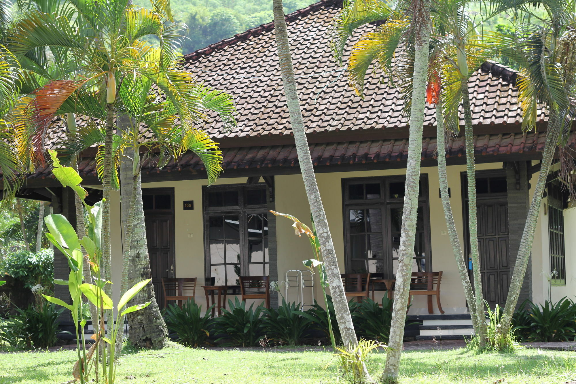 Kuta Indah Hotel Extérieur photo